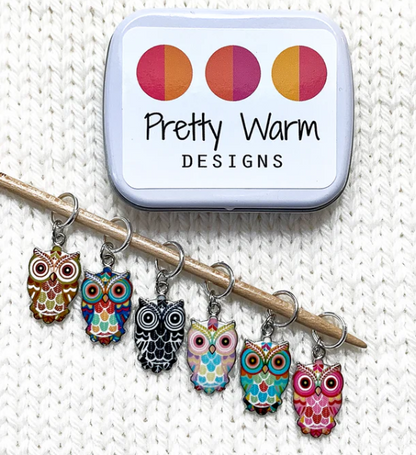 Knitting stitch markers with storage tin