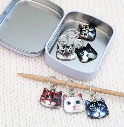 Knitting stitch markers with storage tin