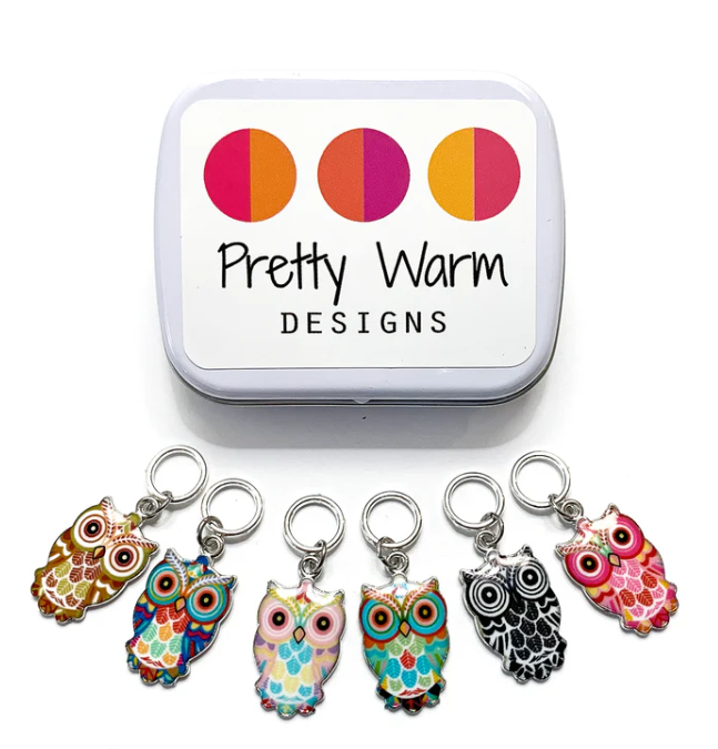 Knitting stitch markers with storage tin