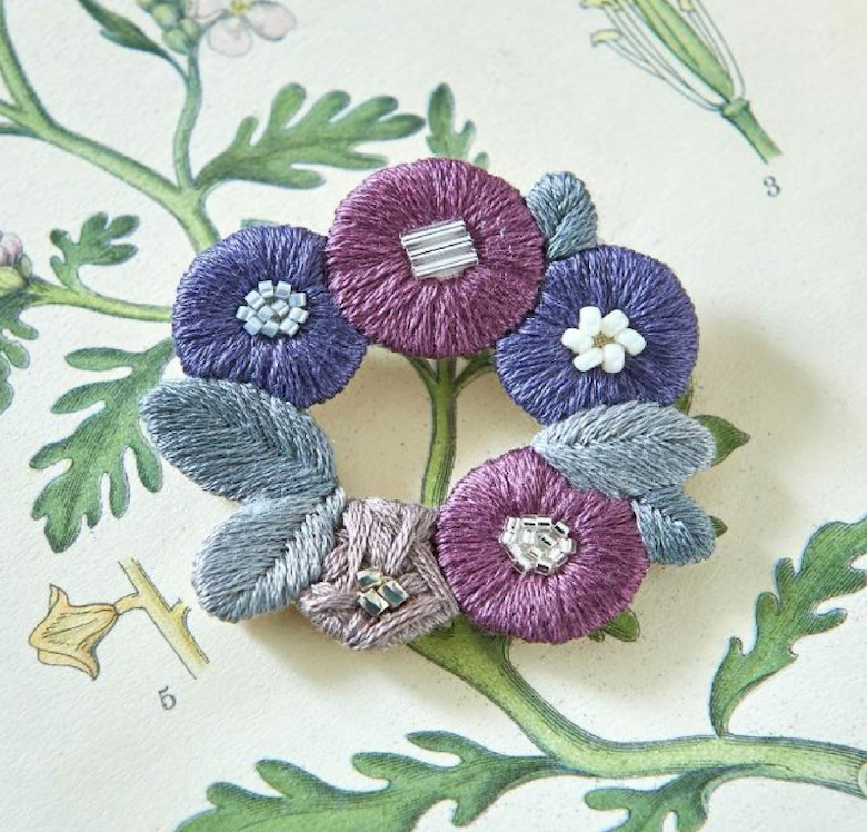 k.omono floret wreath brooch embroidery kit
