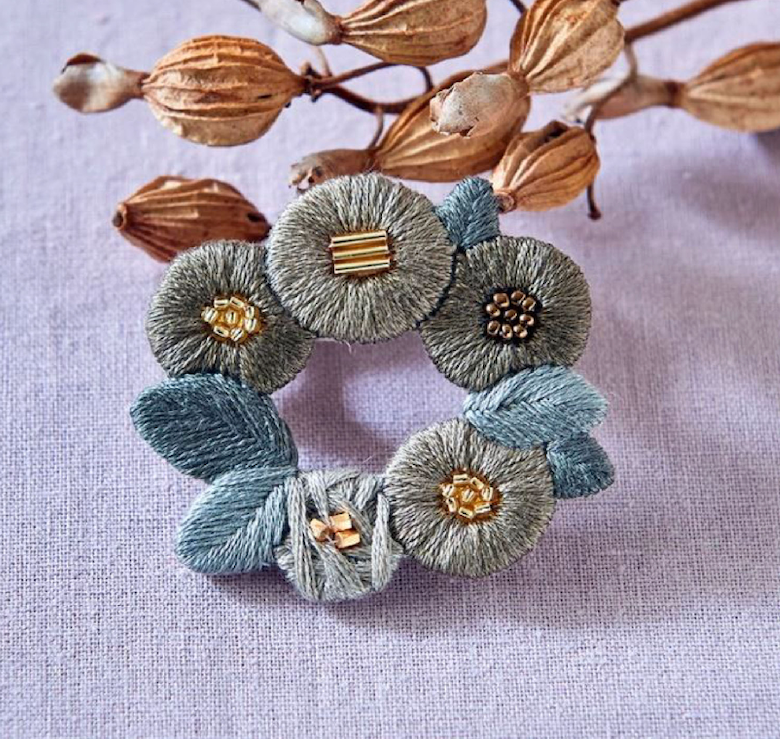 k.omono floret wreath brooch embroidery kit
