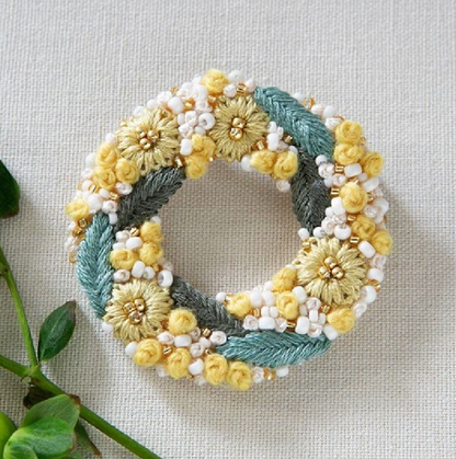 k.omono hanabatake wreath brooch embroidery kit