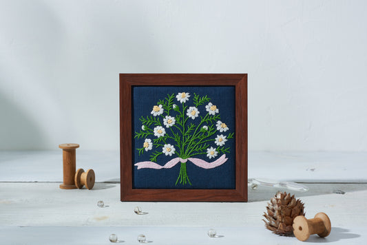 野の花刺しゅう「カモミール」