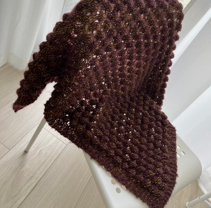 FREE PATTERN: DARUMA GEEK Pine Cone Shawl Pattern (English and Japanese)
