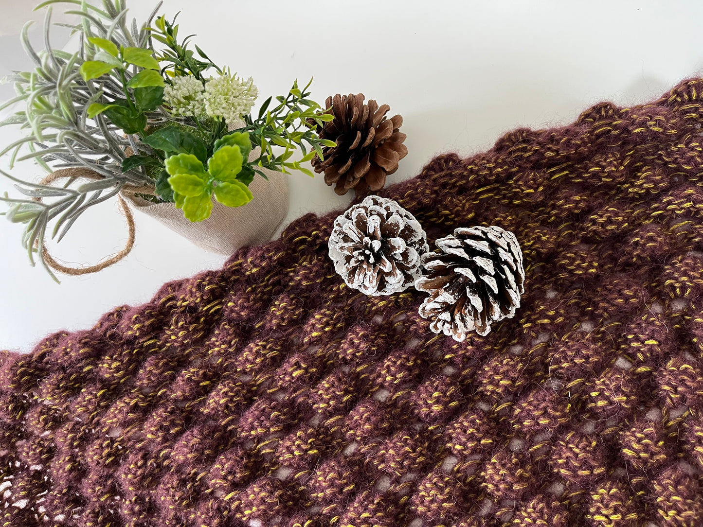 FREE PATTERN: DARUMA GEEK Pine Cone Shawl Pattern (English and Japanese)