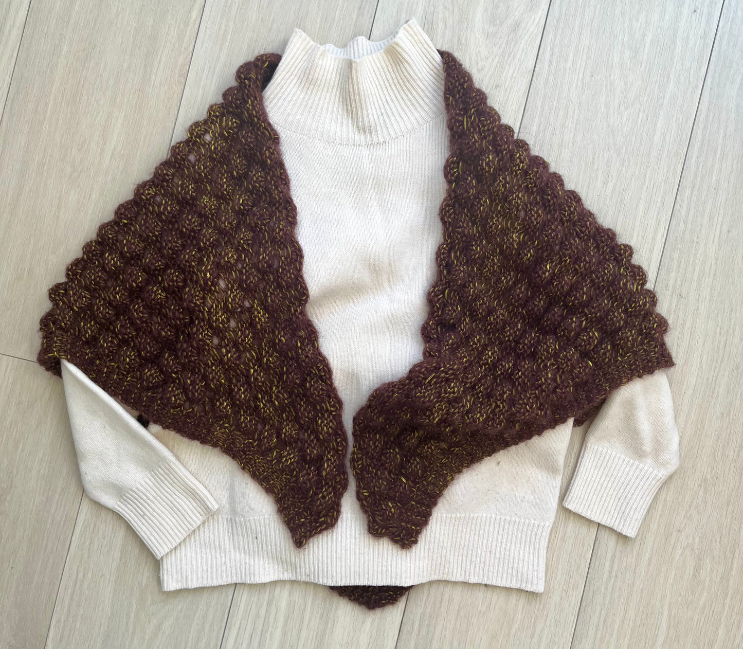FREE PATTERN: DARUMA GEEK Pine Cone Shawl Pattern (English and Japanese)