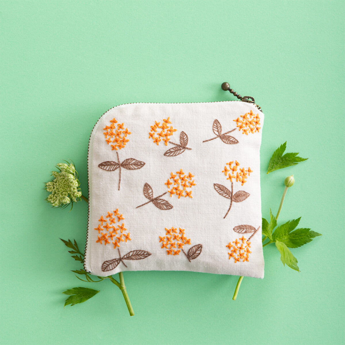 星あかりの刺繡手帖ラウンドポーチ