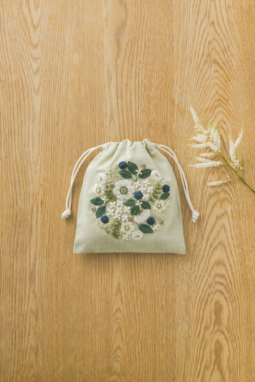 COSMO コスモ 『可憐なフラワーサークル』 刺しゅうキット　