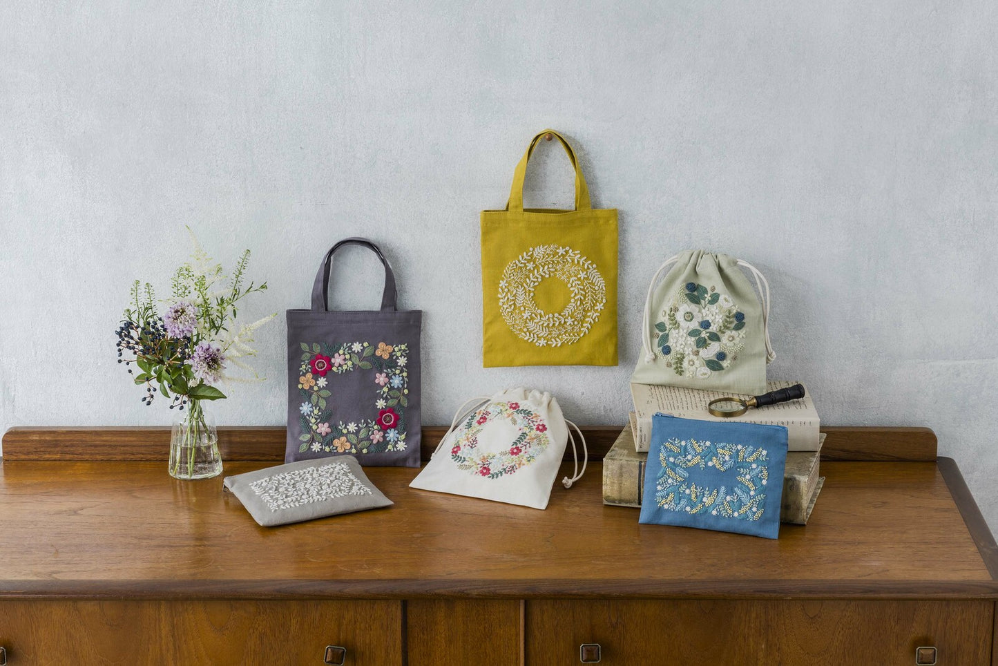 COSMO コスモ 『可憐なフラワーサークル』 刺しゅうキット　